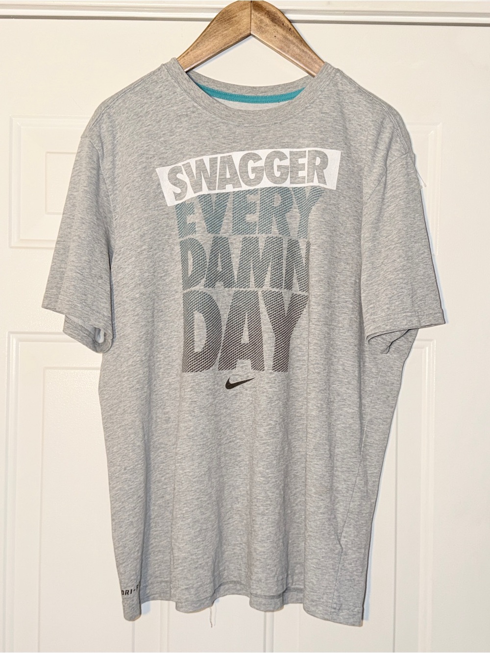 Nike Men’s Gray 'Swagger Every Day' Graphic -dri-fit Tee. XL